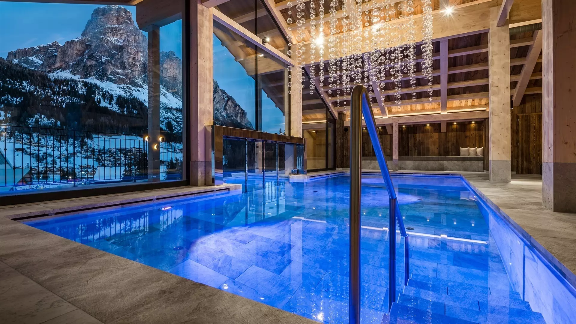 04 sellaronda piscina panoramica pool wellnesshotel arkadia